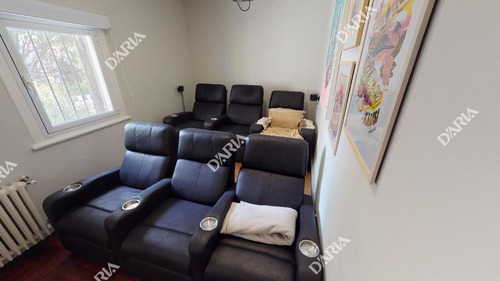 En Buena Zona Residencial, Chalet Totalmente Actualizado Con Lo Mejor, Jardin, Pileta.
