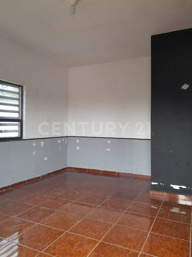 Local Comercial En Vebnta En Camino Real En Guadalupe
