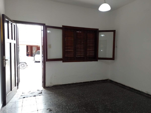 Imagen 3 de 17 de Casa 2 Dormitorios, Psj Vieytes 2281 B° Alto Alberdi