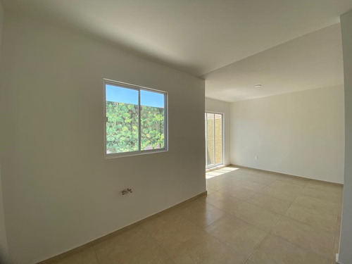 Venta De Casa En Pachuca. Fraccionamiento Con Alberca, 3 Habitaciones, 2 Niveles Y 2 Cajones De Estacionamientos