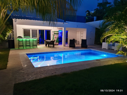 Villa En Playa Nueva Romana Amueblada De 3 Habitaciones Patio Con Matas De Cocos