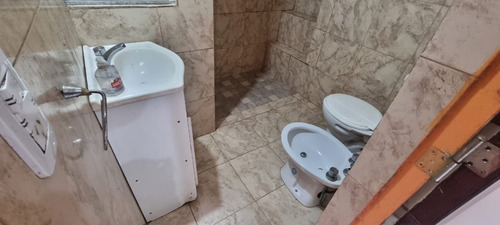 En Venta En Caseros Ph Al Fondo De 3 Amb. Con Patio Y Parrilla Propia. F: 9693