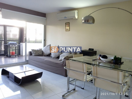 Imagen 1 de 15 de Se Vende Apartamento 2 Dormitorios Con Patio Exclusivo. Frente Al Mar