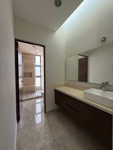 Casa De 4 Recámaras + Cuarto De Servicio, En Residencial Parque Natura En Cholul