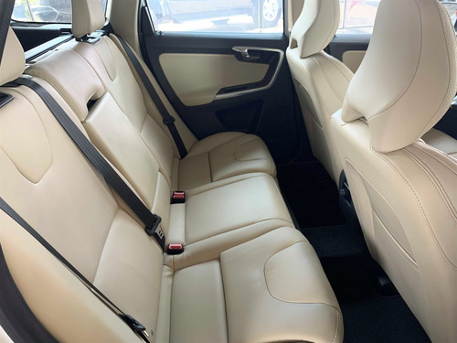 Volvo Xc60 2.4 D5 Momentum Diesel Awd 4p Automático
