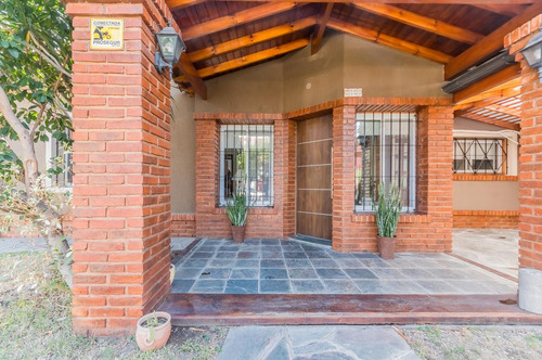 Imagen 3 de 30 de Casa 4 Ambientes, Con Quincho Y Piscina . Ciudad Evita. Posible Financiación Parcial.