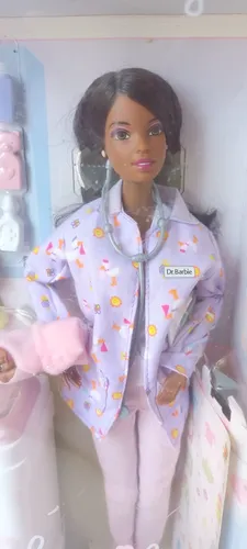 Barbie pediatra happy family sale