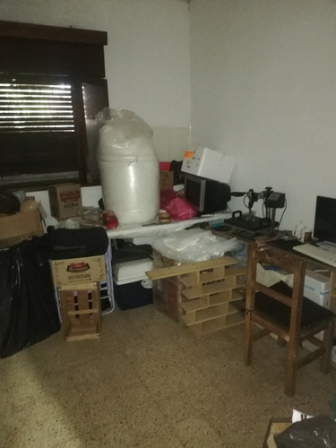 Imagen 12 de 28 de Casa De 4 Ambientes Mas Casa De Tres Ambientes Al Fondo Con Fondo Libre.