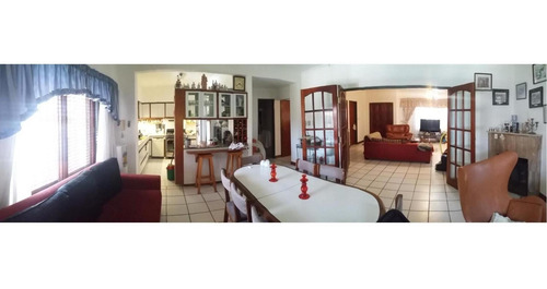 Imagen 5 de 9 de Chalet 5 Amb Jardin - Piscina- Cochera Varios Autos