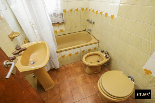 Venta De Departamento 2 Dormitorios + Cochera + Baulera