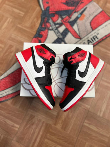 Tenis Jordan Retro 1 Chicago