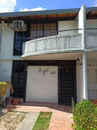 Town House En Nueva Casarapa (casona Baja), Transporte Interno Y A Caracas,