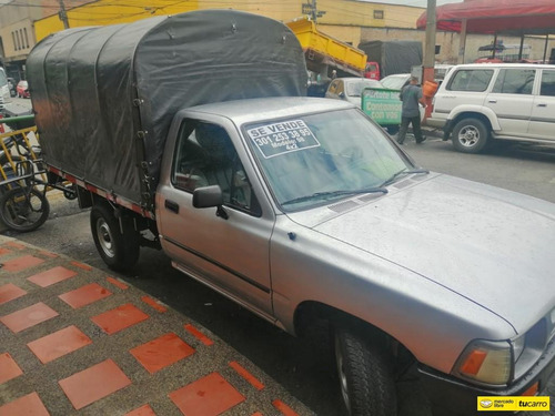 Toyota Hilux Mt 2400cc 4x2