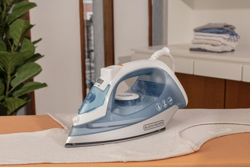 Imagen 5 de 7 de Plancha Vapor Black+decker® Suela Antiadherente Ir2472