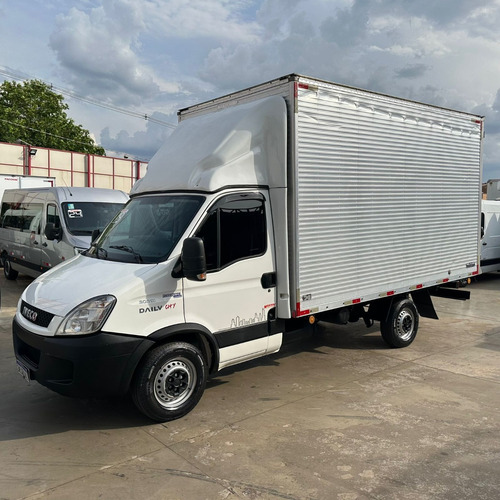 Iveco Daily 2.3 Hpi Diesel 30s13 Baú Completa