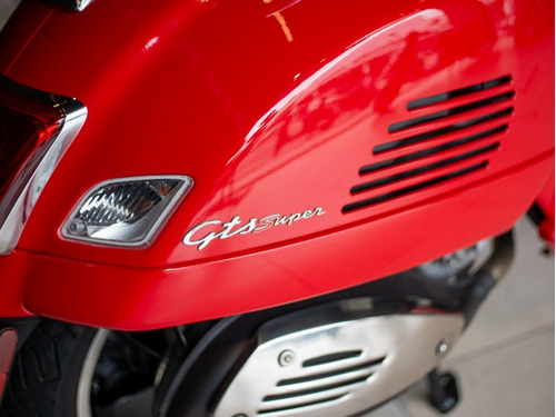 Imagen 15 de 25 de Vespa Gts 300 Super Roja Reserva Ya