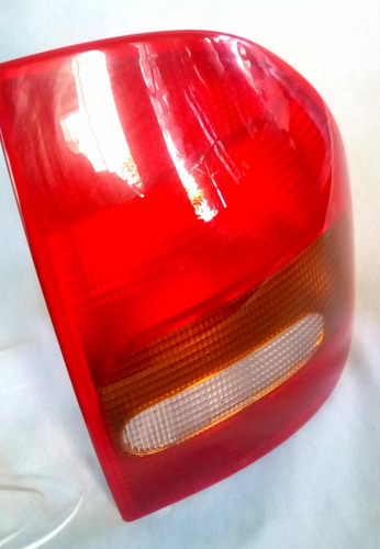 Faro Stop Chevrolet Corsa 4 Puertas Derecho Liso 94/99