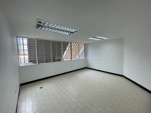 Se Vende Local Comercial En El Edificio La Florida, Mérida.