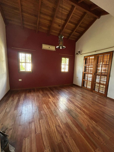 Casa 3 Dormitorios + Departamento Independiente Pileta
