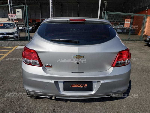 Imagem 5 de 15 de Chevrolet Onix 1.0 Mt Joy (flex) - 2017/2018 - Prata