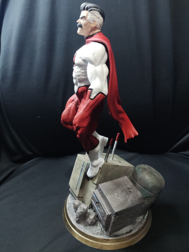 Omni-man Invencível Action Figure Estatueta