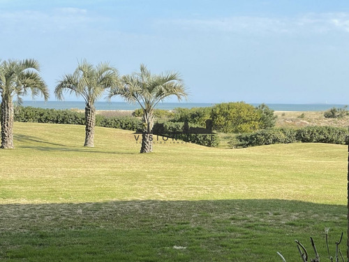Apartamento En Venta En Manantiales, Primera Linea 3 Dormitorios