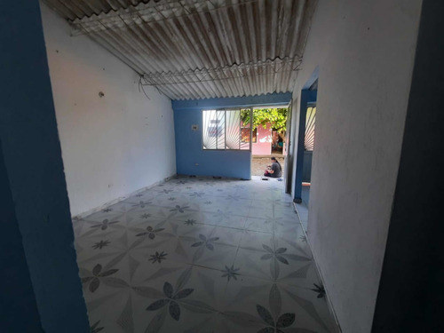 Imagen 7 de 21 de Casa De 3 Habitaciones Un Baño, Garaje Amplio. Barrio La Reliquia