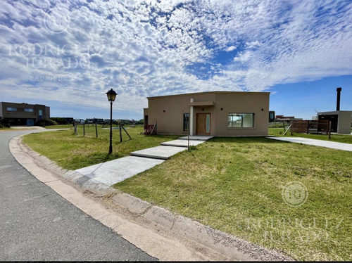 Oportunidad! Casa En Venta En Barrio San Sebastian Area 5