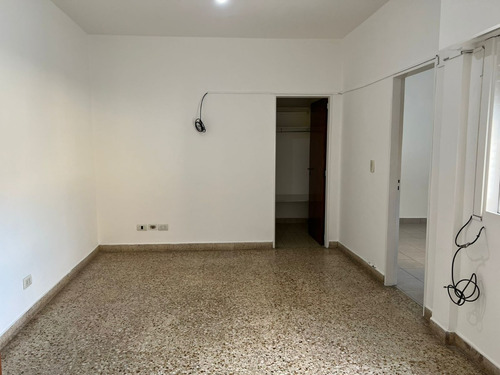Imagen 3 de 8 de Dpto 2 Ambientes Y 1/2 C/ Terraza A Mts De Av San Martín