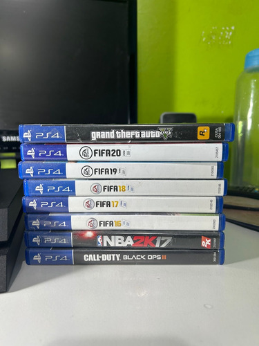 Consola Playstation 4, 2 Joysticks Originales Y Juegos Negro (Usado)