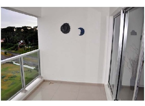 Apartamento En Venta De 3 Dormitorios En Playa Mansa