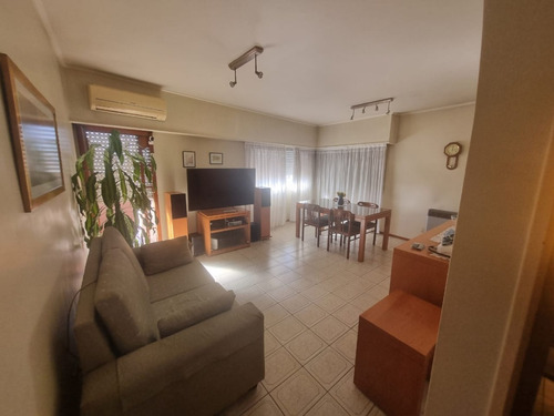 Departamento Impecable De 3 Ambientes Con Balcón Al Frente En Boedo