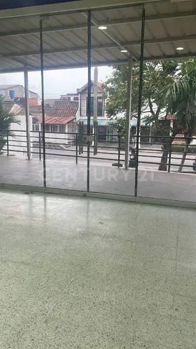 Local Comercial En Arriendo