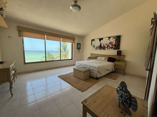 Casa Frente Al Mar En Venta En Merida F-215, 4 Rec. En Chicxulub $12,000,000