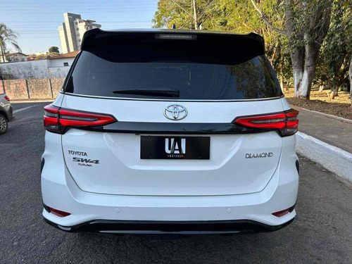 Toyota Hilux SW4 2.7 SR 7 LUGARES 4X2 16V FLEX 4P AUTOMÁTICO