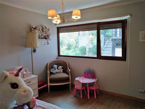 Casa En Venta De 5 Dorm. En Lo Barnechea