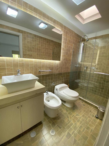 Vendo Exclusivo Townhouse En Altos De Guataparo Valencia