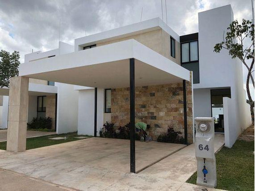 Casa En Venta En Mérida, Privada Amantea, Equipada, Entrega Inmediata.