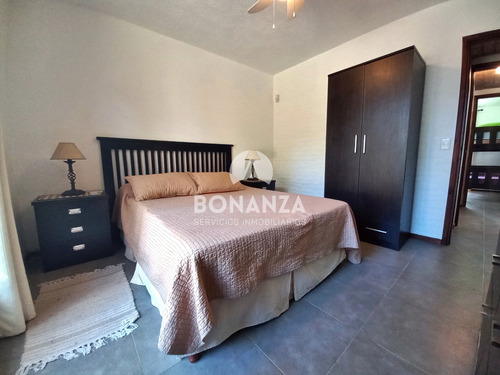 Casa En Venta Punta Colorada, 3 Dormitorios 2 Baños. Construcción Tradicional, Jardín Y Parrillero
