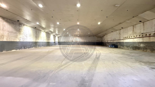 Depósito Con Oficinas 1900m2 En Alquiler - Barracas