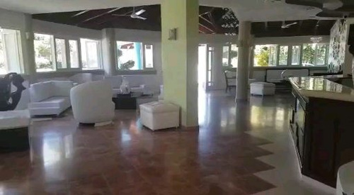 Hotel Resorts. En Barahona. Amueblado Completamente.