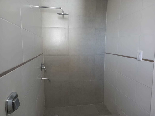 Amplio Duplex En Venta En Greenville Ii