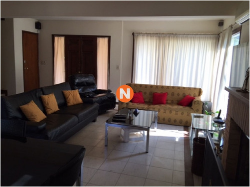 Casa En Venta Y Alquiler, Cantegril, Punta Del Este, 3 Dormitorios.- Ref: 209446