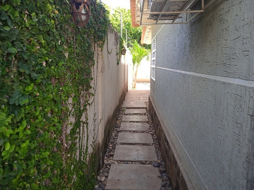 Imagen 3 de 13 de Comoda Y Moderna Casa En Alquiler