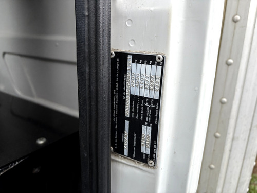 Mb 710 Ano 2002 Bau Refrigerado 709 915 912 914 1016