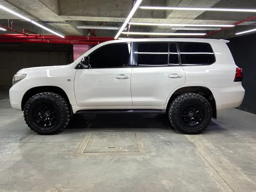 Toyota Land Cruiser V8 VX LC200 IMPERIAL 4X4 4.7 AT