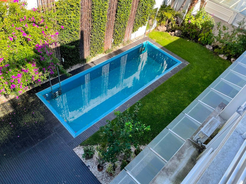Impecable Casa De Diseño En Núñez