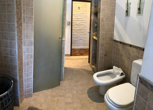 Venta - Casa 3dorm + Depto - Patio Y Pileta