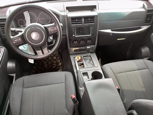 Imagen 7 de 10 de Jeep Cherokee Sport