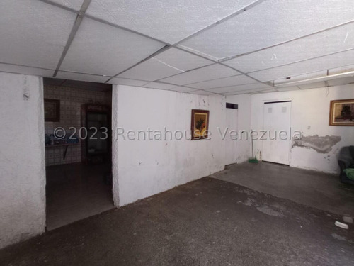 Casa En Esquina En Pleno Centro De La Ciudad De Cagua Estado Aragua Cuenta Con 705 Mtrs2, Con Gran Potencial Para Proyecto 23-32259 Irrr